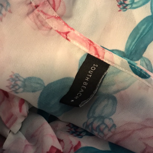 South Beach tie front beach romper in cactus rose print - Picture 7 of 8